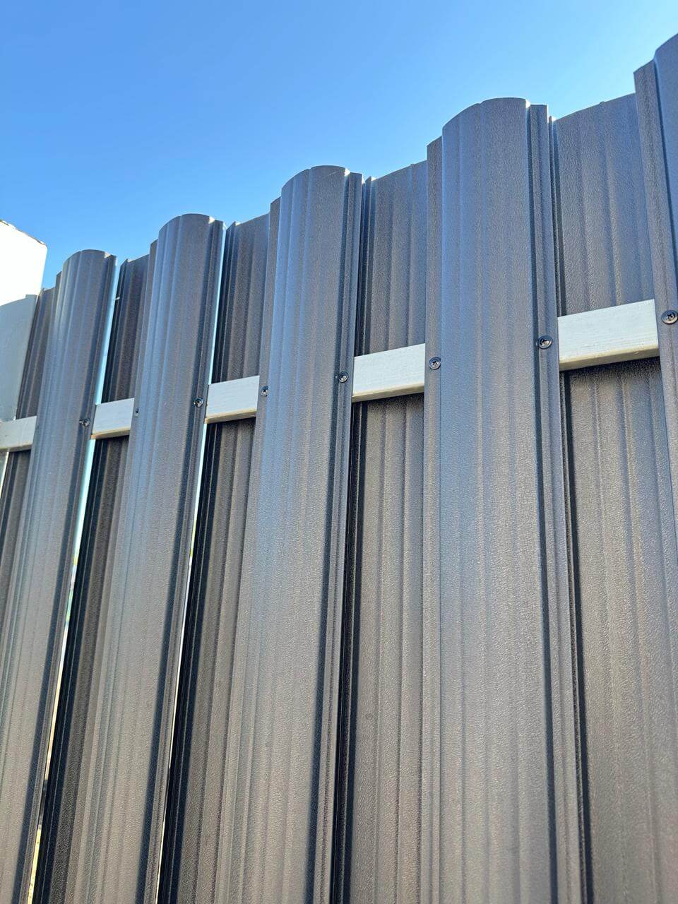Забор из евроштакетника 34м RAL9005/9005 Черный МАТТЕ двусторонний фото 3 в Кстово
