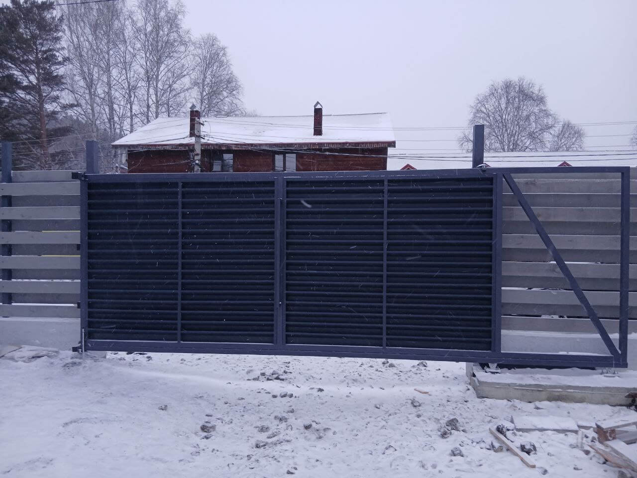 Входная группа из ламелей Хай-Тек RAL7024/7024 Серый Графит двусторонний МАТТЕ фото 17 в Кстово