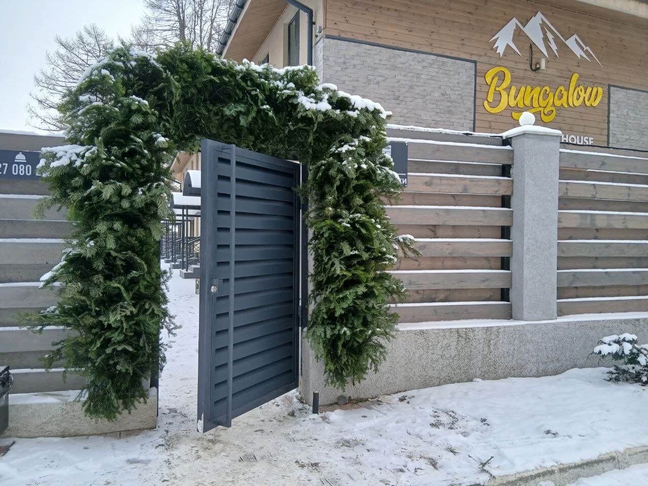 Входная группа из ламелей Хай-Тек RAL7024/7024 Серый Графит двусторонний МАТТЕ фото 15 в Кстово