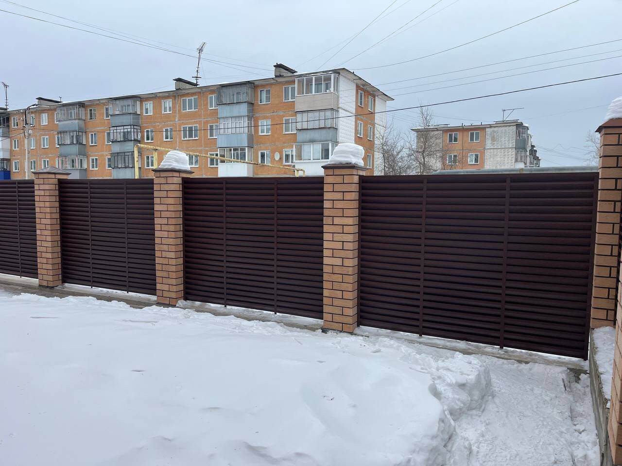 Забор-жалюзи из ламелей ЭКО-Z 87м RAL8017/8017 Шоколад двусторонний МАТТЕ фото 17 в Кстово