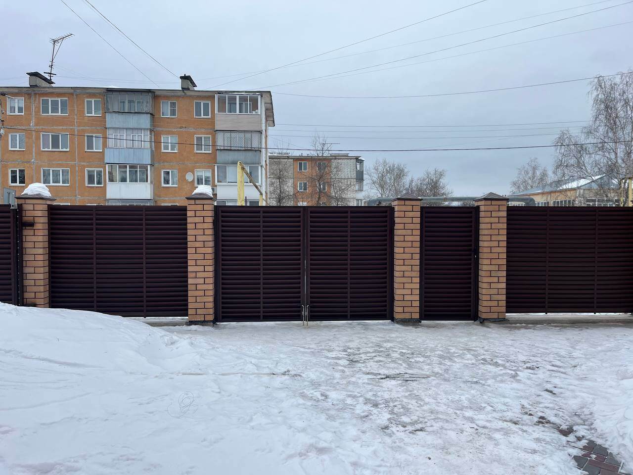 Забор-жалюзи из ламелей ЭКО-Z 87м RAL8017/8017 Шоколад двусторонний МАТТЕ фото 1 в Кстово