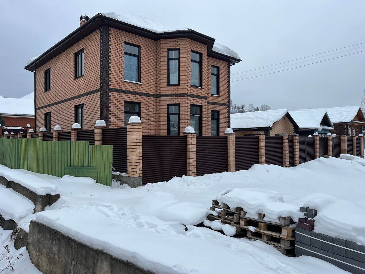 Забор-жалюзи из ламелей ЭКО-Z 87м RAL8017/8017 Шоколад двусторонний МАТТЕ фото 12 в Кстово