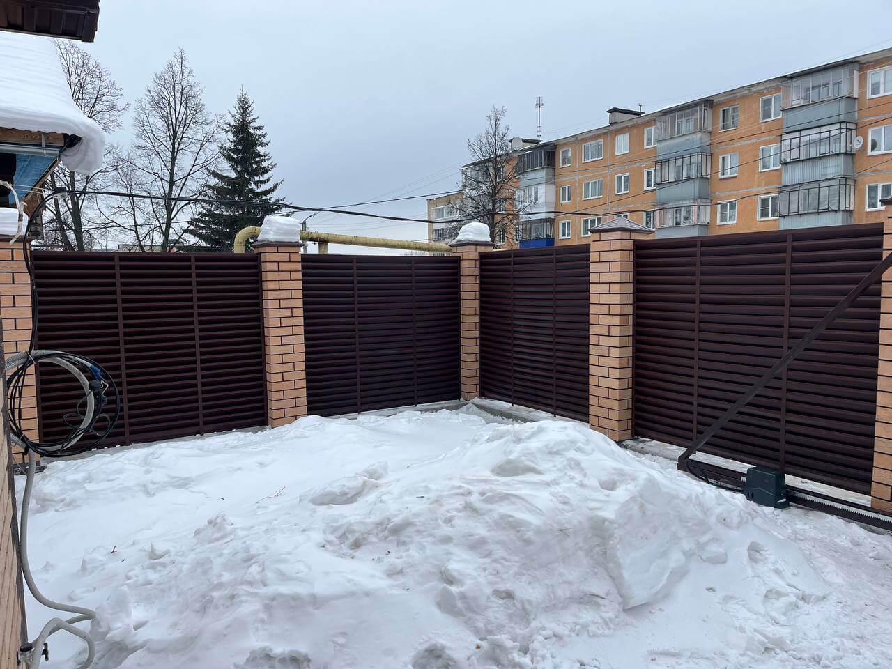 Забор-жалюзи из ламелей ЭКО-Z 87м RAL8017/8017 Шоколад двусторонний МАТТЕ фото 11 в Кстово