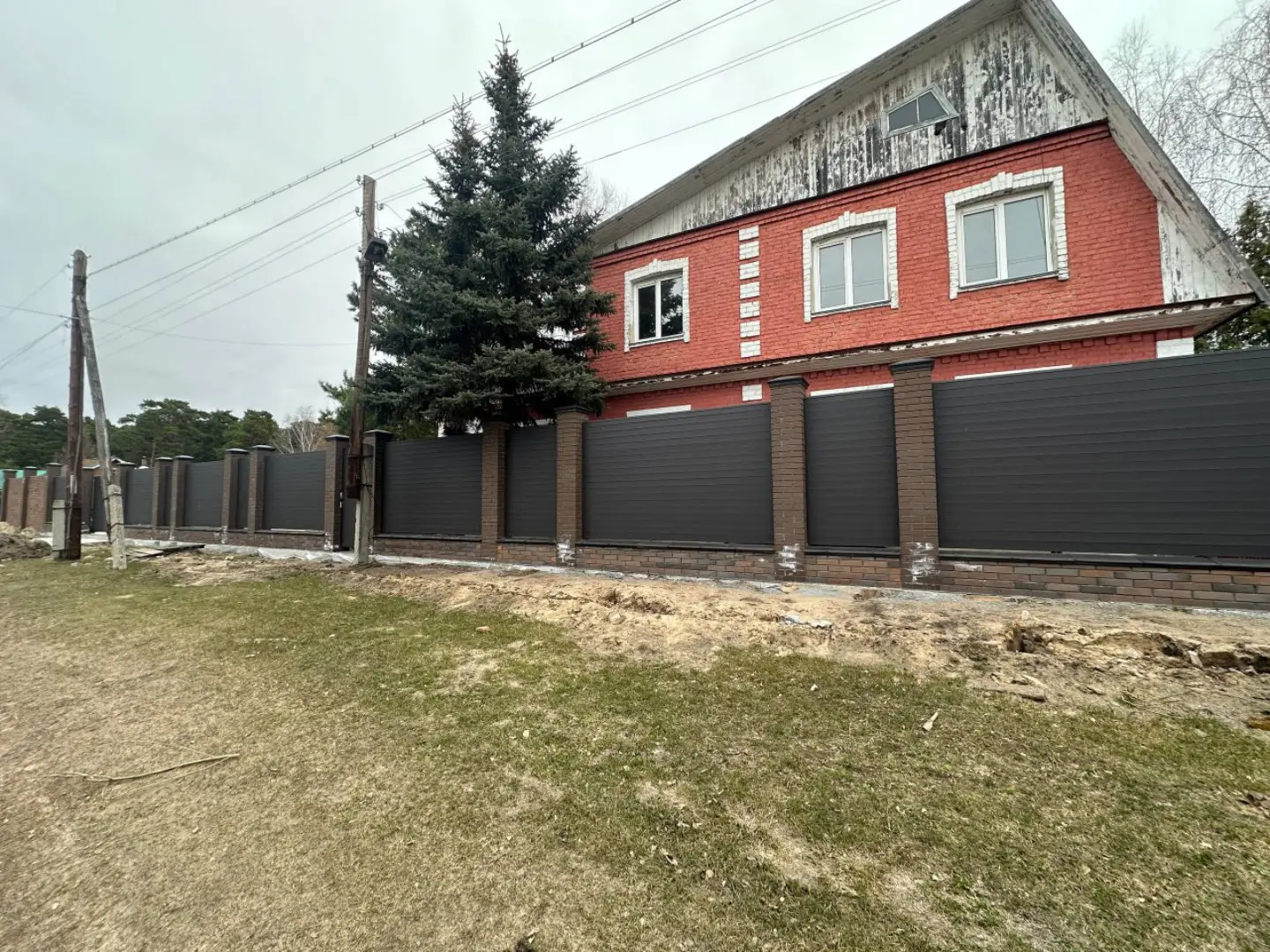 Забор-ранчо из металлического планкена 28м RAL8019 Темный Шоколад МАТТЕ фото 2 в Кстово
