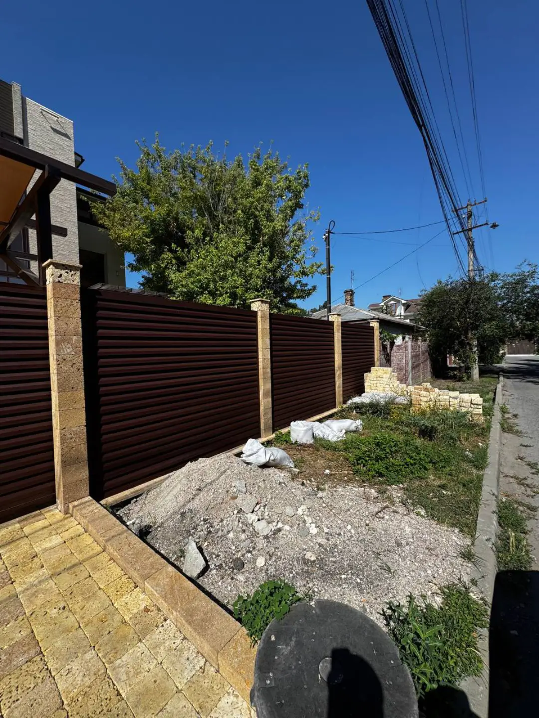 Забор-жалюзи из ламелей Реснички 12м RAL8017 Шоколад МАТТЕ фото 5 в Кстово